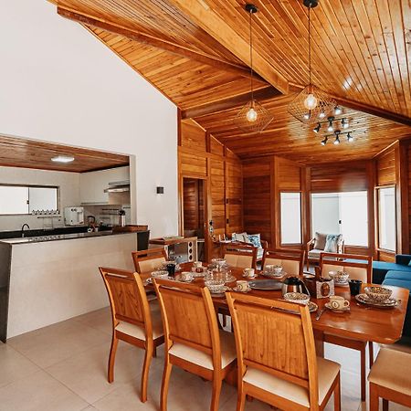 Casadecastelhanos, Quadra Do Mar De Castelhanos, 4 Suites Com Ar, Churrasqueira, Piscina, Hidromassagem, Cozinha Integrada Gourmet Ideal Para Familia E Amigos Anchieta  Kültér fotó