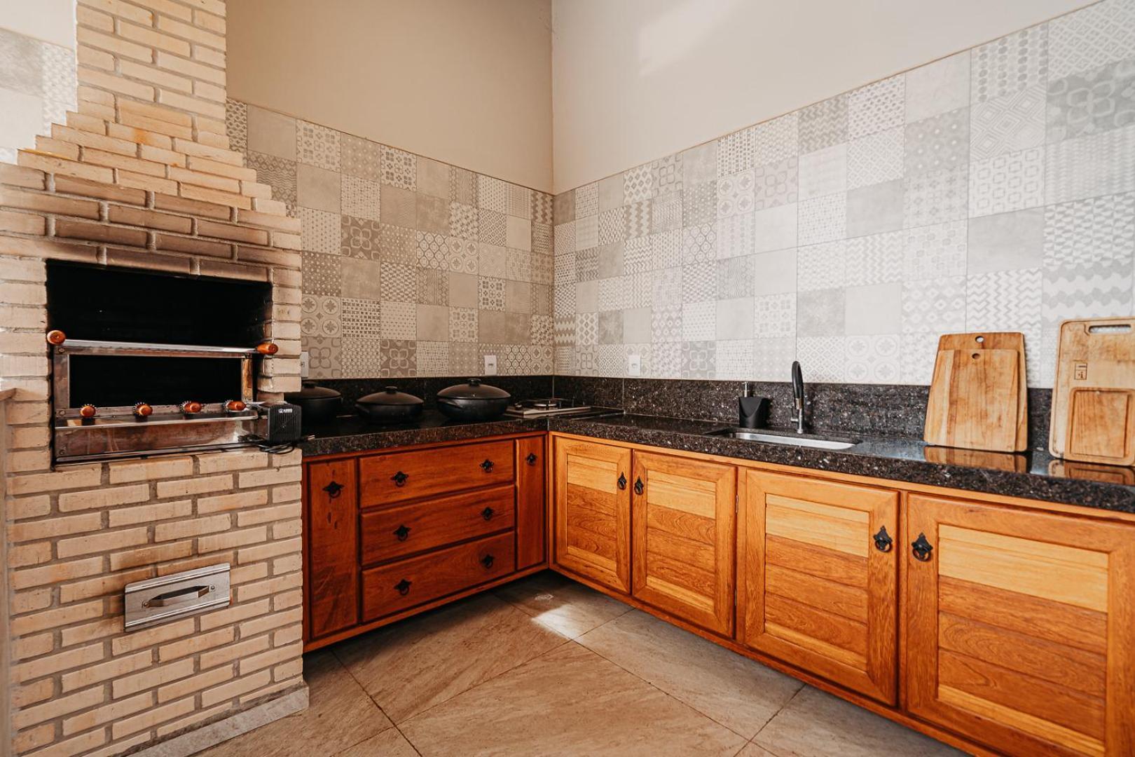 Casadecastelhanos, Quadra Do Mar De Castelhanos, 4 Suites Com Ar, Churrasqueira, Piscina, Hidromassagem, Cozinha Integrada Gourmet Ideal Para Familia E Amigos Anchieta  Kültér fotó