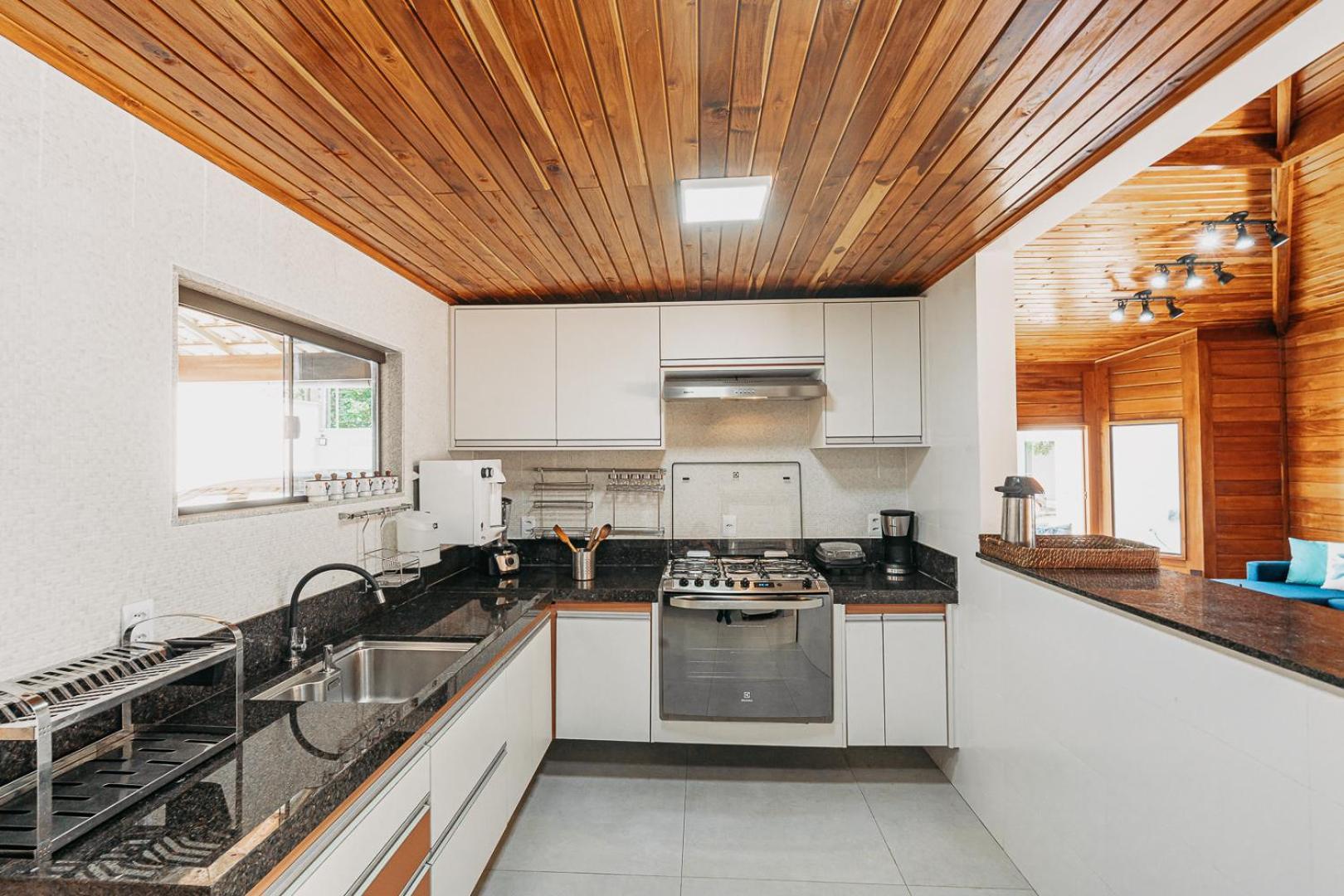 Casadecastelhanos, Quadra Do Mar De Castelhanos, 4 Suites Com Ar, Churrasqueira, Piscina, Hidromassagem, Cozinha Integrada Gourmet Ideal Para Familia E Amigos Anchieta  Kültér fotó