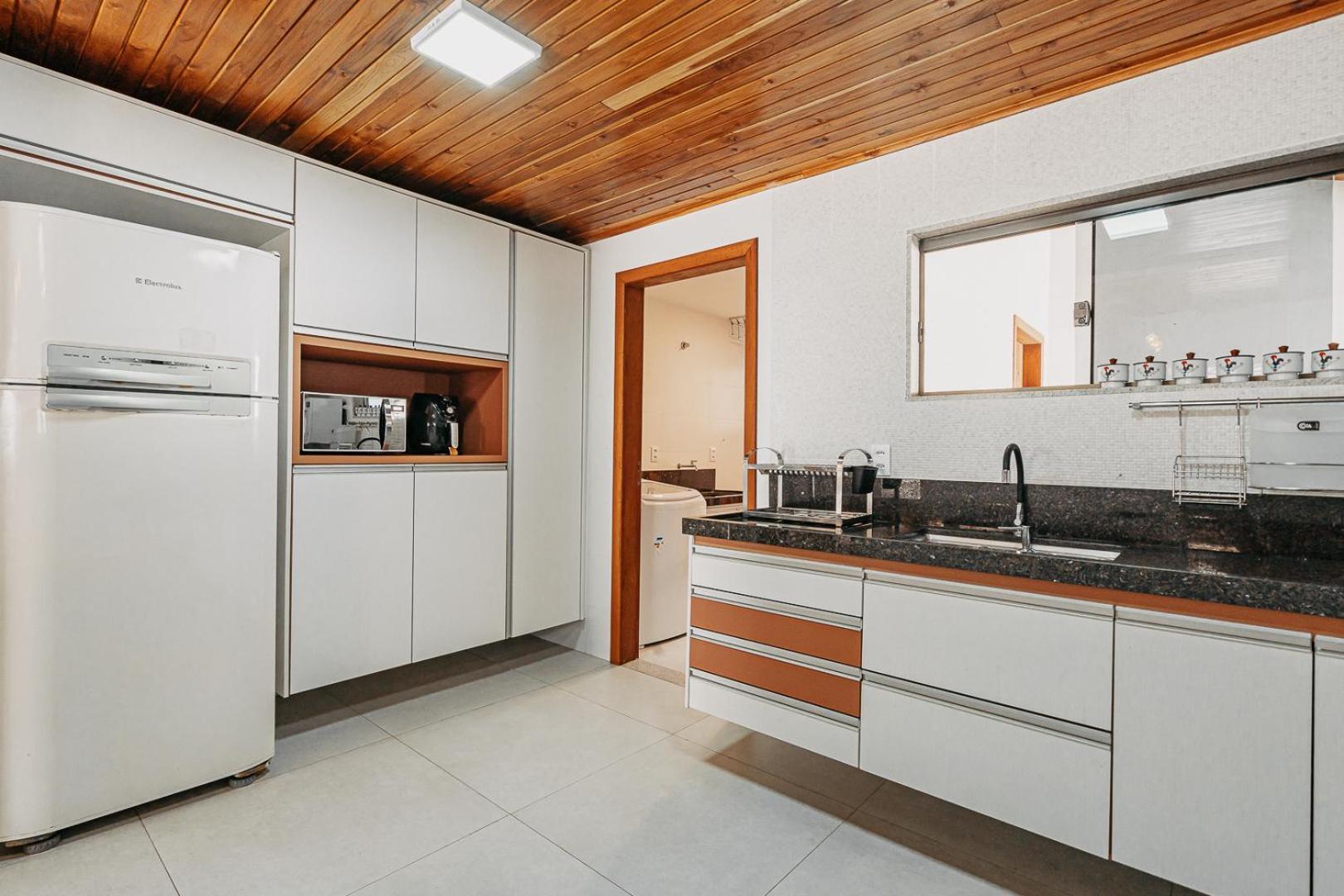 Casadecastelhanos, Quadra Do Mar De Castelhanos, 4 Suites Com Ar, Churrasqueira, Piscina, Hidromassagem, Cozinha Integrada Gourmet Ideal Para Familia E Amigos Anchieta  Kültér fotó